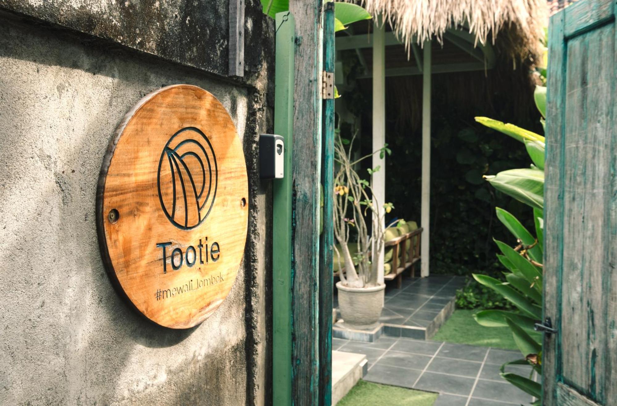 Mewali Villa'S Kuta  Exterior photo